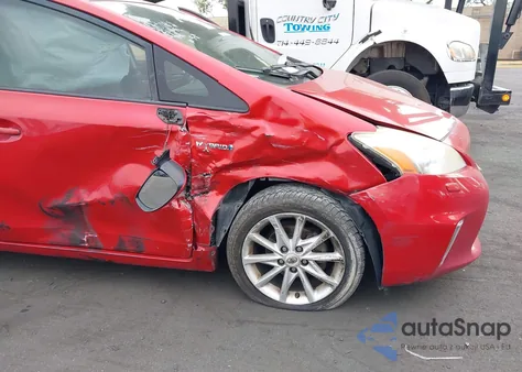 2014 Toyota Prius V Five z USA, uszkodzony, nr VIN JTDZN3EU8E3320808